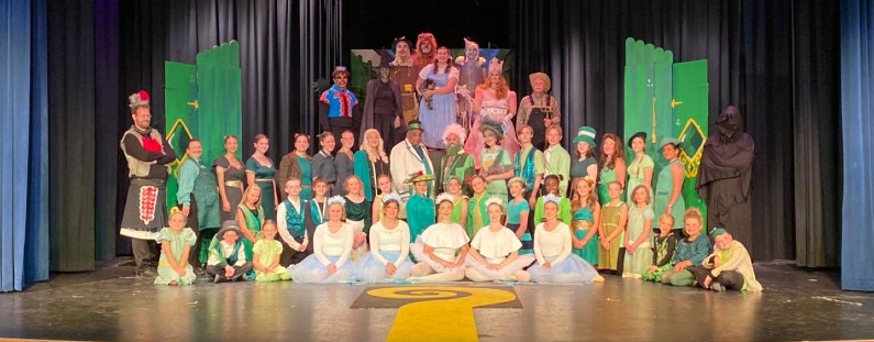 wizard of oz 2021 cast photo